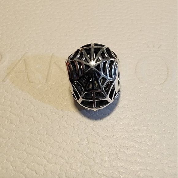 Pandora Marvel Spider-Man Mask Charm - Picture 5 of 9